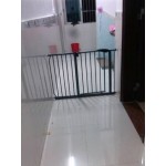 75-84cm babysafe child safety gate baby stair fence door pet isolating valve dog fence